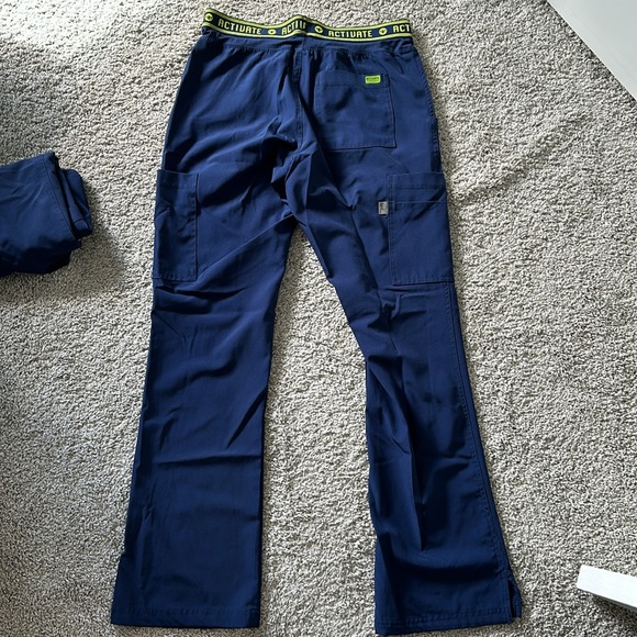 Blue scrubs - Picture 6 of 7